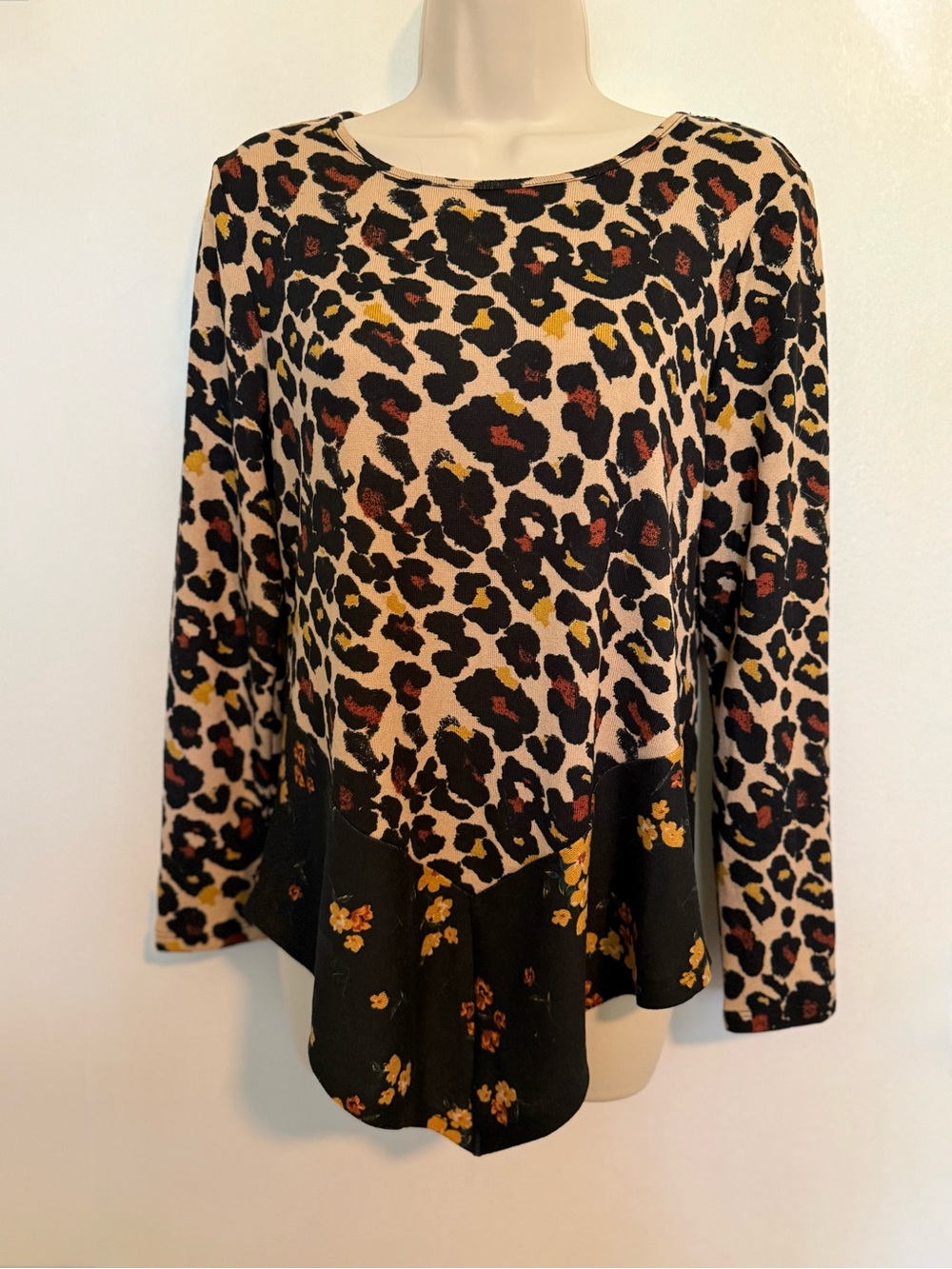 Como Vintage Beige and Black Leopard Scoop Neck Sweater with Floral Hem